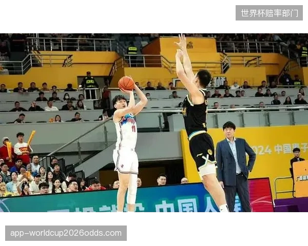 高压下的生理与心理状态成关键，教练对罚球队员的精准评估至关重要。